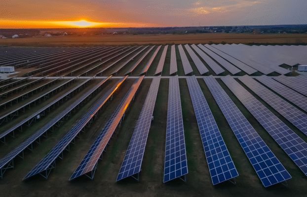 تحويل الطاقة الشمسيّة إلى طاقة كهربائيّة