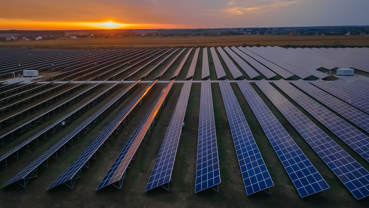 تحويل الطاقة الشمسيّة إلى طاقة كهربائيّة